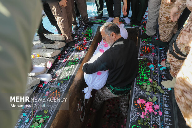 تشییع پیکر مطهر شهید گمنام دفاع مقدس در روستای خلیفه لو