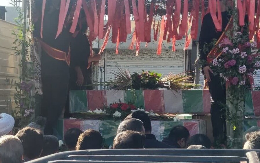 «سوگواری فاطمی» با تشییع ۶ لاله گلگون کفن در استان سمنان «سوگواری فاطمی» با تشییع ۶ لاله گلگون کفن در استان سمنان