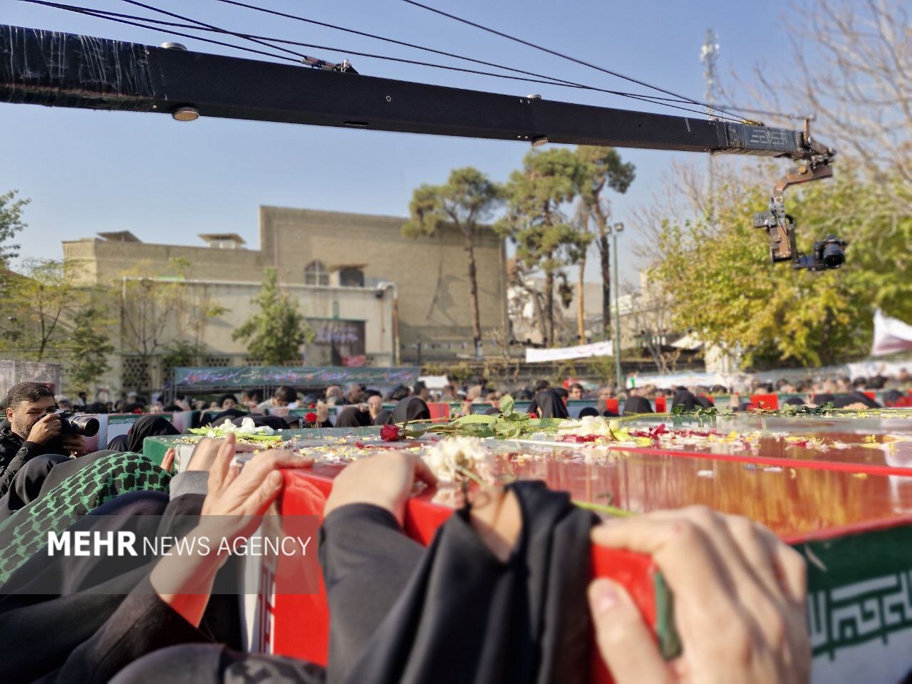 قاب‌هایی از شهدای گمنام در معراج