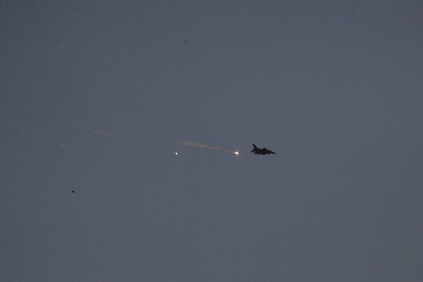 بمباران گذرگاههای مرزی لبنان با سوریه از سوی جنگنده های اسرائیلی