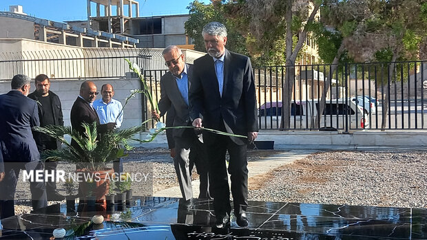 تاکید وزیر ارشاد بر احداث یادمان «محمد علی بهمنی» در بندرعباس تاکید وزیر ارشاد بر احداث یادمان «محمد علی بهمنی» در بندرعباس