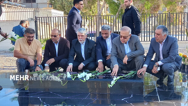 تاکید وزیر ارشاد بر احداث یادمان «محمد علی بهمنی» در بندرعباس تاکید وزیر ارشاد بر احداث یادمان «محمد علی بهمنی» در بندرعباس