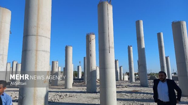 تکلیف ستونهای سر به فلک کشیده در ساحل بندرعباس روشن میشود تکلیف ستونهای سر به فلک کشیده در ساحل بندرعباس روشن میشود