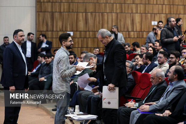 حاشیههای مراسم روز دانشجو؛ از دغدغه رفتن «جان» از بدن تا ناترازی جیب مردم!