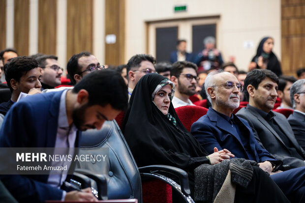 حاشیههای مراسم روز دانشجو؛ از دغدغه رفتن «جان» از بدن تا ناترازی جیب مردم! 4