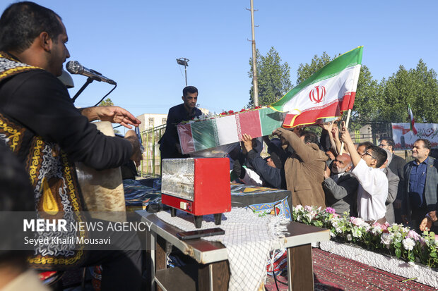 تشییع پیکر شهید گمنام در اداره کل ورزش و جوانان خوزستان