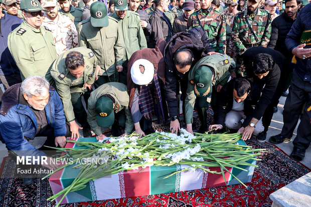 تشییع و تدفین شهید گمنام در اردوگاه فرهنگی الزهرا (س) 5
