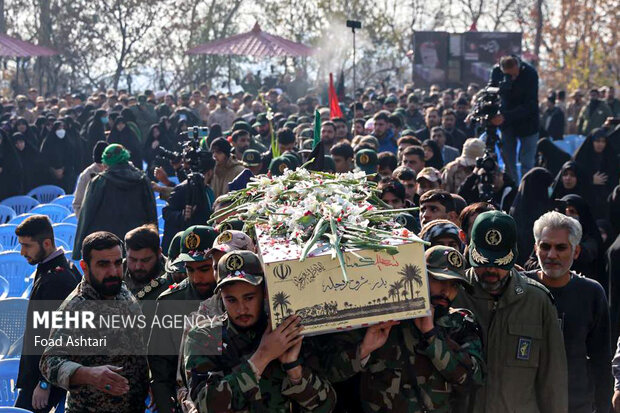 تشییع و تدفین شهید گمنام در اردوگاه فرهنگی الزهرا (س) 3