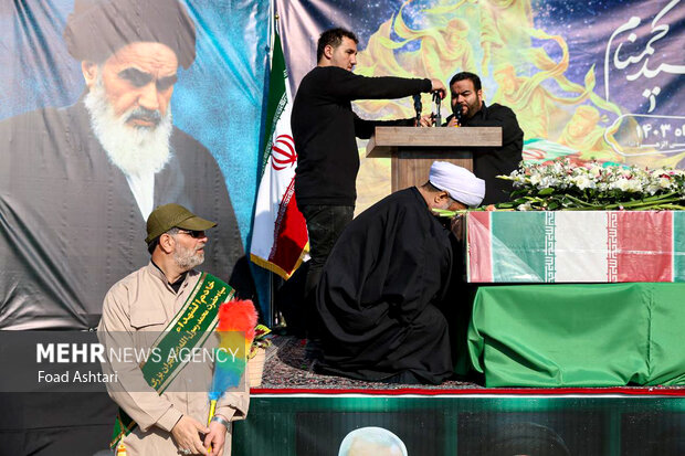 تشییع و تدفین شهید گمنام در اردوگاه فرهنگی الزهرا (س) 2