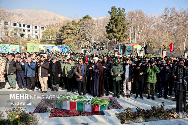 تشییع و تدفین شهید گمنام در اردوگاه فرهنگی الزهرا (س) 10