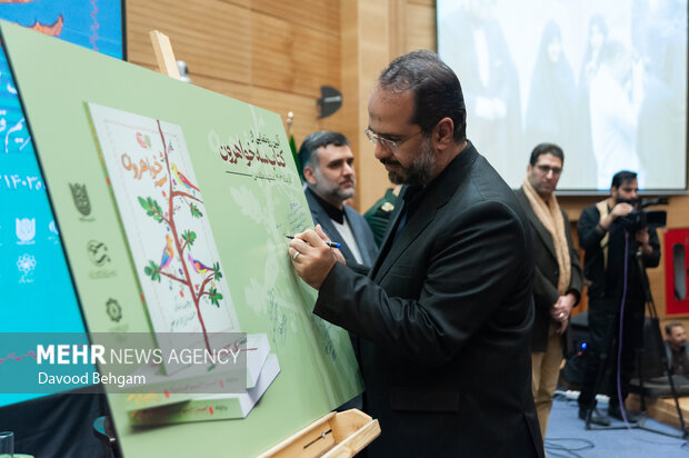 آئین رونمایی از کتاب «سه خواهرون» در مشهد 19
