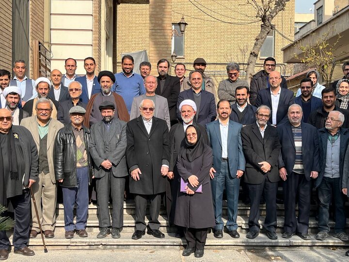 نگاه مؤسسه پژوهشی حکمت و فلسفه ایران باید بینالمللی باشد