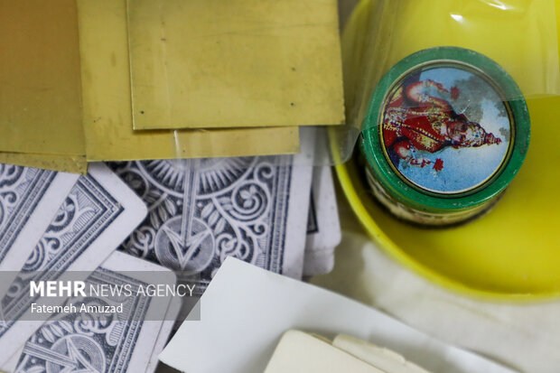 ملکه کلاهبرداری ۴ خانه در تهران خرید؛ رمال معروفی که مسلح بود