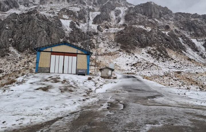 تردد در گردنه ژالانه با زنجیر چرخ امکانپذیر است/«تهته» مسدود است