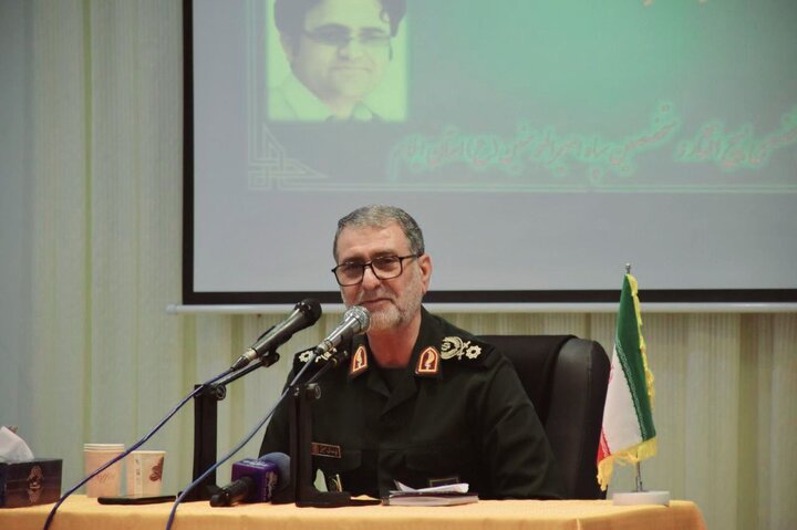 بسیج با نخبگان برای حل مشکلات مردم همکاری میکند