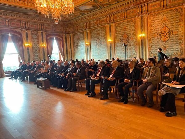 سلسلههای غیرایرانی حاکم بر ایران هم تلاش میکردند فارسی بیاموزند 2