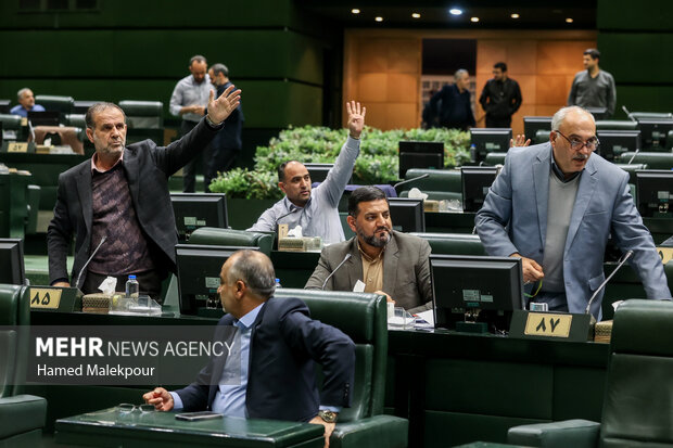 جلسه کمیسیون تلفیق لایحه بودجه 1404 کل کشور با حضور رئیس مجلس 4