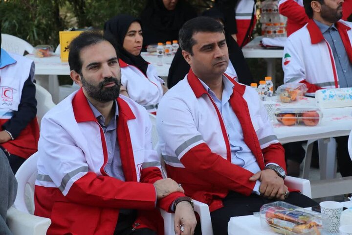 داوطلبان پشتوانه ارزشمندجمعیت هلال احمر هستند داوطلبان پشتوانه ارزشمندجمعیت هلال احمر هستند