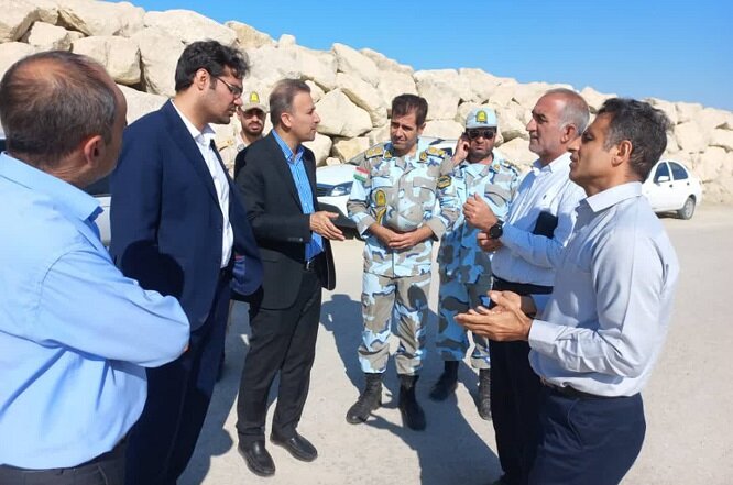 نظارت بر مرزهای آبی و گمرکات تنگستان برای مبارزه با قاچاق تشدید میشود