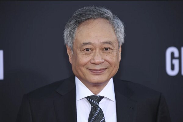 آنگ لی جایزه یک عمر دستاورد را از کارگردانهای آمریکا میگیرد