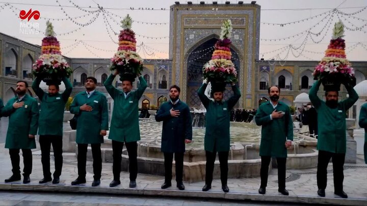 Hz. İmam Rıza'nın (a.s) Türbesi'nin çiçekleri yenilendi Hz. İmam Rıza'nın (a.s) Türbesi'nin çiçekleri yenilendi