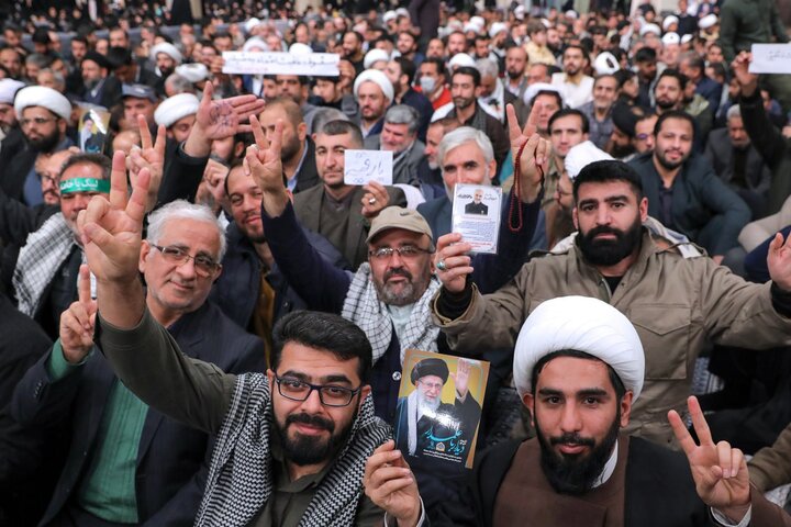 لقاء حشد من مختلف اطياف الشعب الايراني مع قائد الثورة الاسلامية