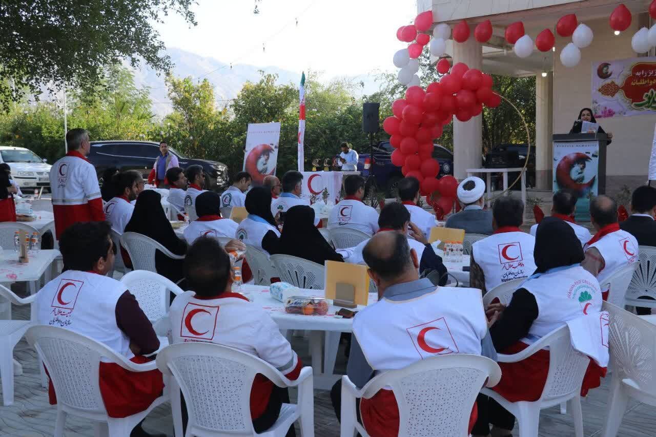 داوطلبان پشتوانه ارزشمندجمعیت هلال احمر هستند