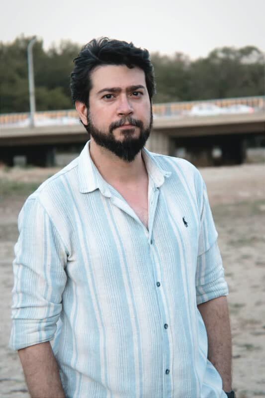 وقتی علم و هنر تئاتر تلاقی میکنند؛ «آرمان، حنا، آری، حسام» روایتی از روابط انسانی وقتی علم و هنر تئاتر تلاقی میکنند؛ «آرمان، حنا، آری، حسام» روایتی از روابط انسانی