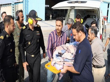 نجات و انتقال مجروحان حادثه رانندگی در جاسک توسط بالگرد نیروی دریایی ارتش