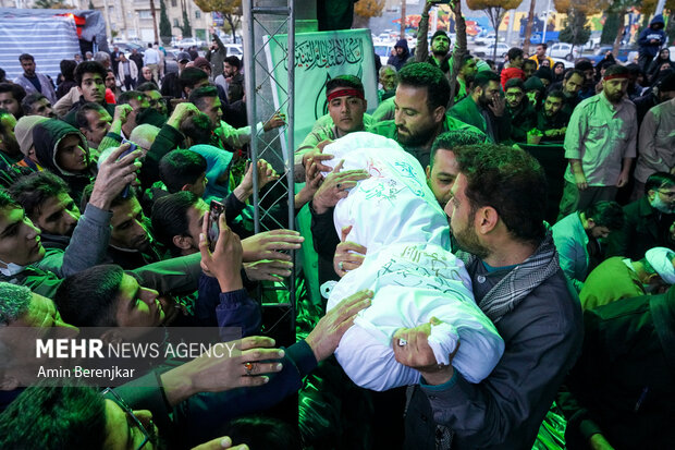 خاکسپاری پیکر پاک شهید گمنام هشت سال دفاع مقدس در بوستان نماز شیراز