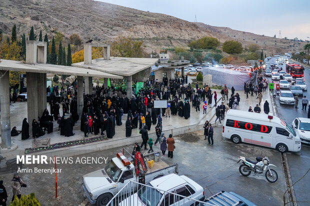 خاکسپاری پیکر پاک شهید گمنام هشت سال دفاع مقدس در بوستان نماز شیراز