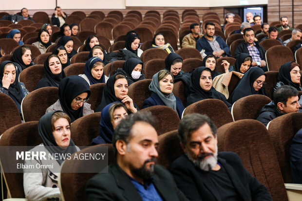 نشست صمیمی استاندار کردستان با اصحاب رسانه