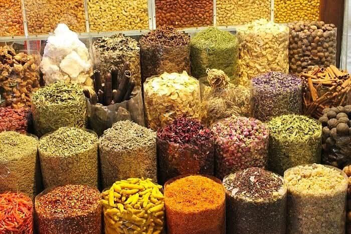 عملکرد عطاریها به طب سنتی آسیب میزند عملکرد عطاریها به طب سنتی آسیب میزند
