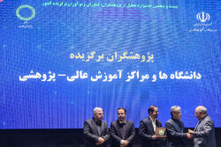 Science min. honors top Iranian researchers & innovators