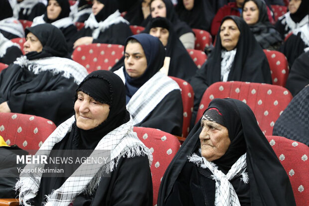 مراسم تجلیل از مادران و همسران شهدا در ایلام