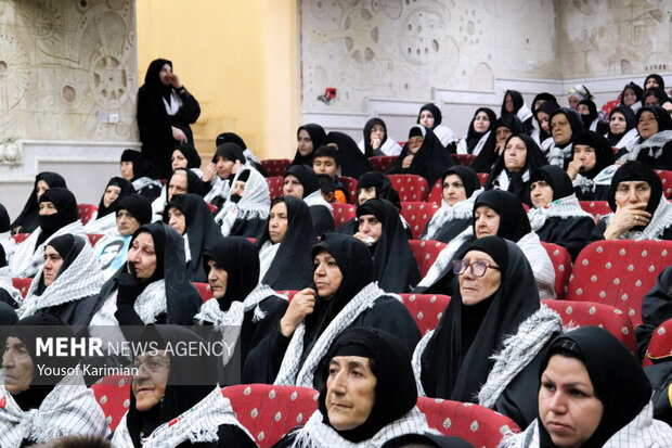 مراسم تجلیل از مادران و همسران شهدا در ایلام