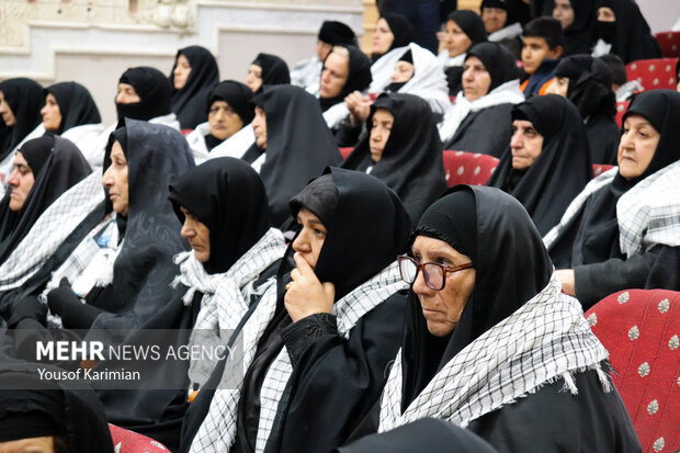 مراسم تجلیل از مادران و همسران شهدا در ایلام