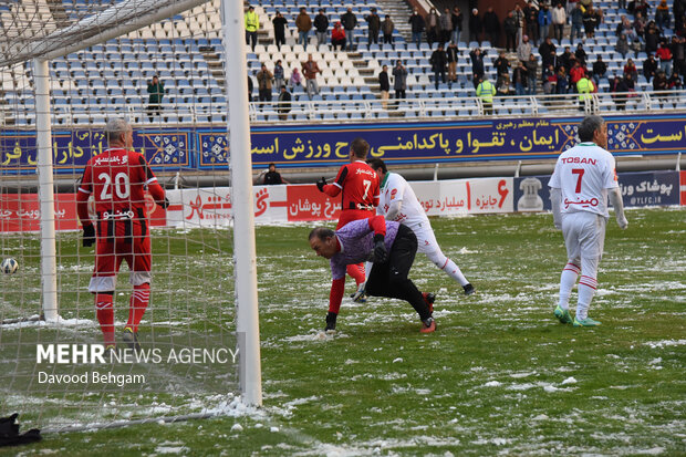 دیدار خیریه فوتبال - منتخب تیم ملی ۹۸ و منتخب خراسان