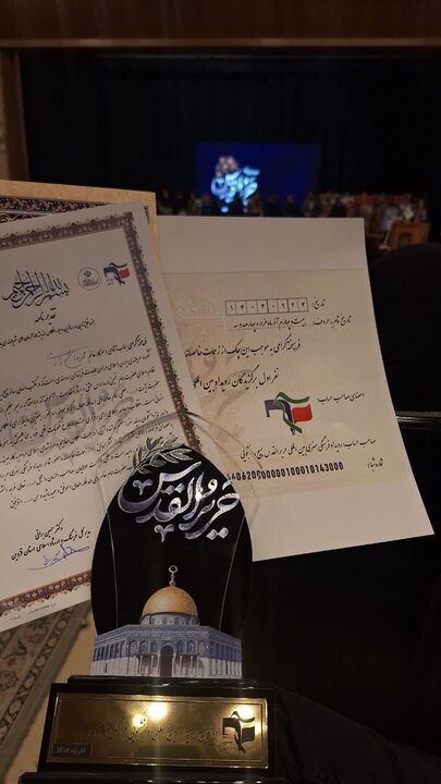 هنرمند بسیجی همدانی در رویداد بینالمللی حریرالقدس در بخش طراحی و گرافیک، رتبه اول را کسب کرد