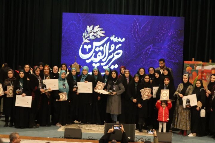 هنرمند بسیجی همدانی در رویداد بینالمللی حریرالقدس در بخش طراحی و گرافیک، رتبه اول را کسب کرد