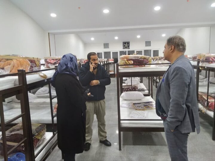 بازدید شبانه مسئولان استانداری البرز از گرمخانههای کرج و فردیس