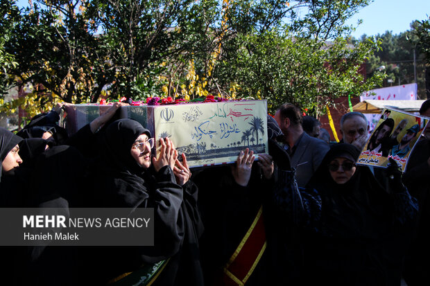 خاکسپاری پیکر پاک شهید گمنام در فرودگاه اهواز