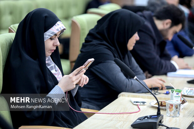 نشست صمیمی رئیس بنیاد شهید با فن‌آوران شاهد و ایثارگر کل کشور