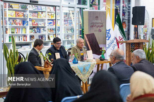 رونمایی از مجموعه شعر «شی‌رس خاتون» در شیراز