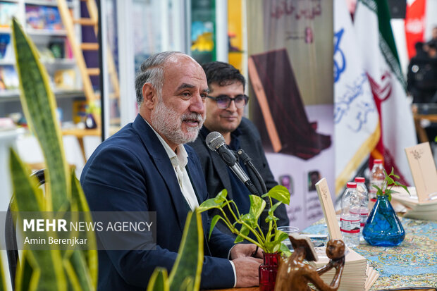 رونمایی از مجموعه شعر «شی‌رس خاتون» در شیراز