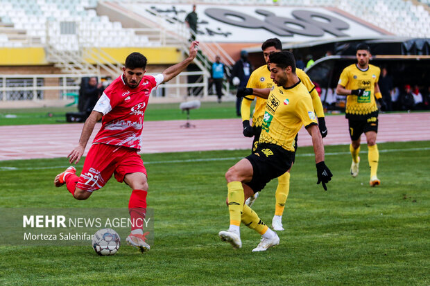 لیگ برتر فوتبال - سپاهان و پرسپولیس