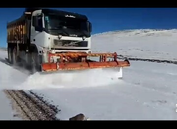 VIDEO: Plowing snow from roads in Kordestan province