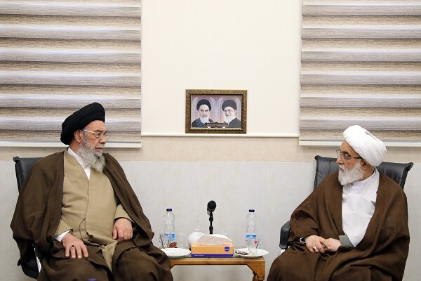 مشوقهایی برای جذب طلاب به حوزه ایجاد شود