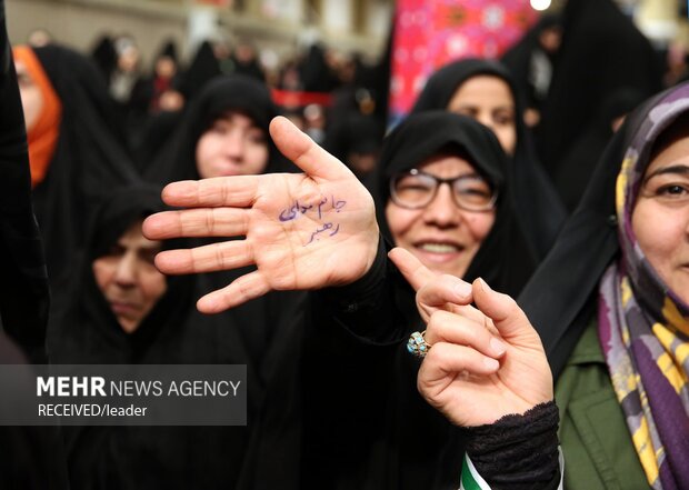 دیدار هزاران نفر از زنان و دختران با رهبر معظم انقلاب