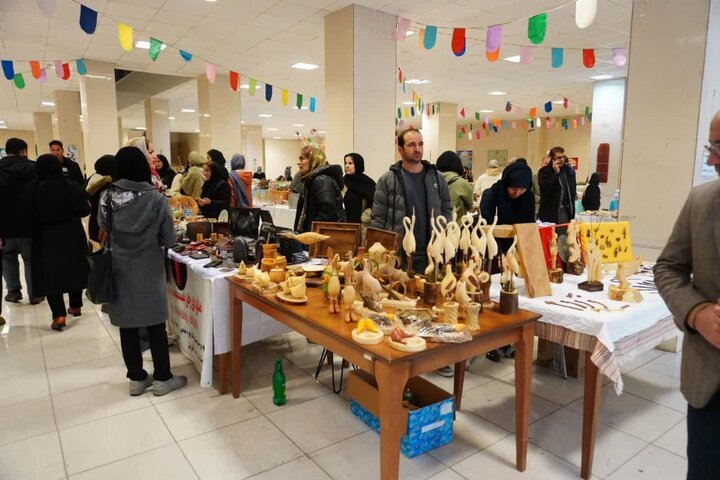 افتتاح نمایشگاه صنایعدستی و سوغات به مناسبت شب یلدا